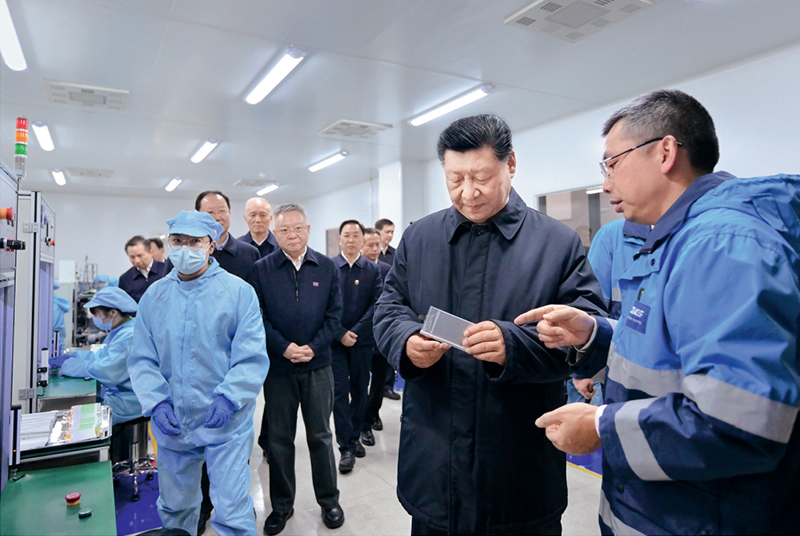 2024年3月18日至21日，中共中央总书记、国家主席、中央军委主席习近平在湖南考察。这是18日下午，习近平在中德合资企业巴斯夫杉杉电池材料有限公司考察。 新华社记者 谢环驰/摄